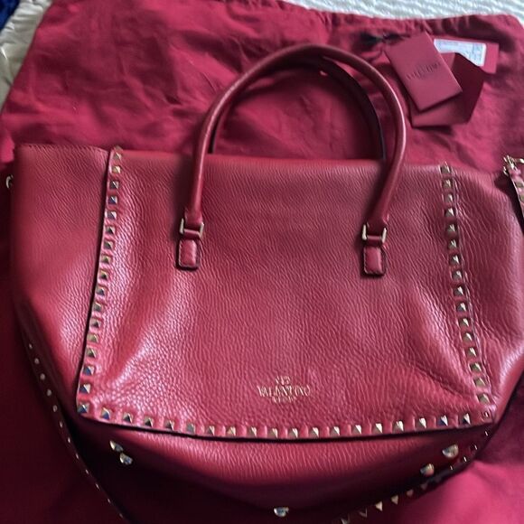 Valentino Garavani Medium Grainy Rockstud Bag - Picture 4 of 11